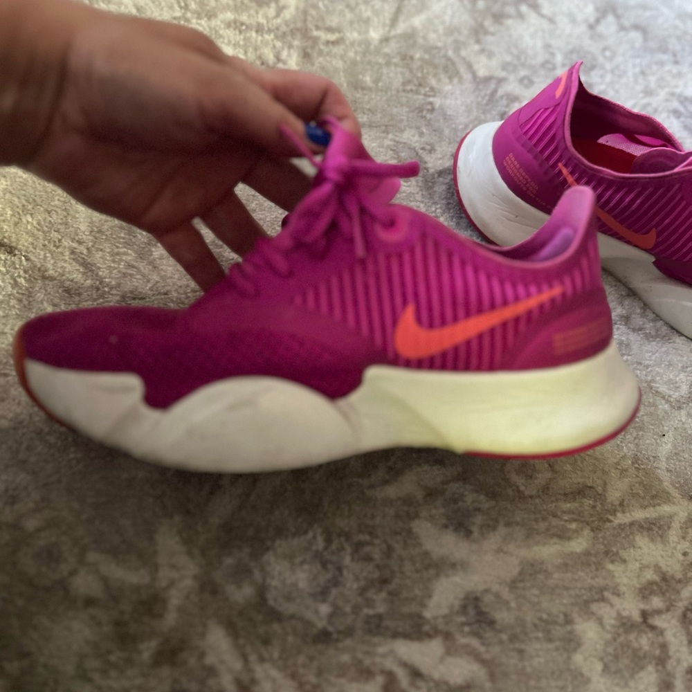 Woman’s Nike size 9 Superrep tennis shoes